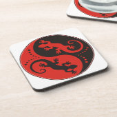 YIN & YANG Geckos schwarz rot + Ihre Hintergrundid Getränkeuntersetzer (Linke Seite)