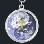 Yin-Yang Harmonie auf unserem Planeten Versilberte Kette<br><div class="desc">Geschaffen mit der Hoffnung,  dass unser Planet/diese Welt wir leben,  arbeitet in mehr von Taos Weise,  die in Yin-Yang Harmonie balanciert wird.</div>