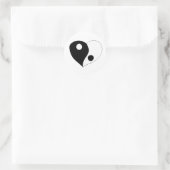 Yin Yang Heart (B/W) Runder Aufkleber (Tasche)