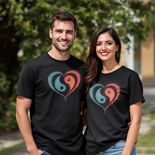 Yin Yang Heart Symbol - Einzigartiges künstlerisch T-Shirt