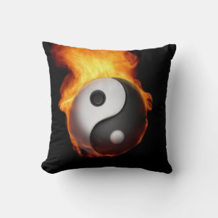Yin Yang in Flammen Kissen