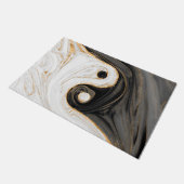 Yin Yang Liquid Marble Fußmatte (Schrägansicht)