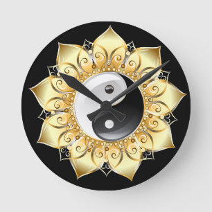 Yin Yang mit Lotus-Goldblättern Runde Wanduhr