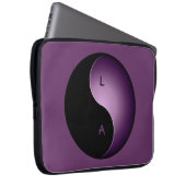 Yin-Yang-Monogramm - lila Laptopschutzhülle (Vorne Rechts)