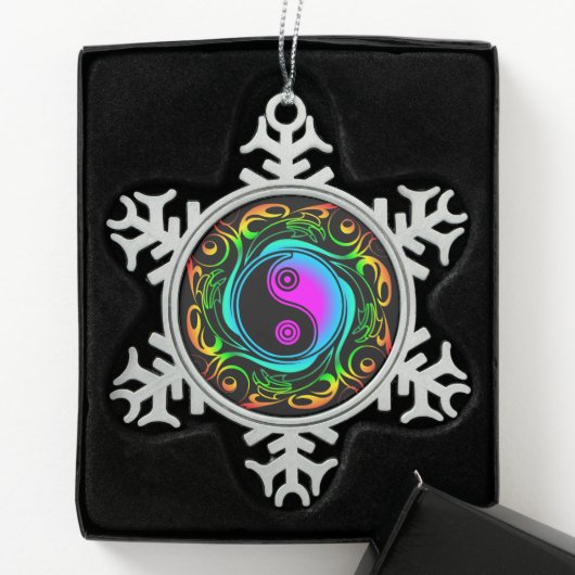 Yin Yang Psychedelic Rainbow Tattoo Schneeflocken Zinn-Ornament (Box)