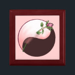 Yin Yang Rote Rose Erinnerungskiste<br><div class="desc">Yin Yang Rote Rose Geschenkboxen, Yin Yang Rose Bekleidung, Yin Yang T - Shirt, Valentine Geschenke von ArtMuvz Illustration. Um PERSONALISIEREN zu können, klicken Sie auf "Design bearbeiten" und dann auf der links Spalte zu den verlassen Ebenen klicken Sie auf "Text" und dann auf "Text hinzufügen" in diesem Bereich, fügen...</div>