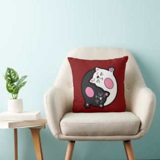 Yin Yang Schlafende Katzen in Schwarz und Weiß  Kissen