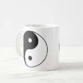 Yin Yang Schwarz-weißer klassischer Symbol-Entwurf Kaffeetasse (Vorderseite Links)