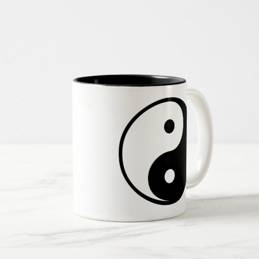 Yin Yang Schwarzweiss-Illustrations-Schablone Zweifarbige Tasse (VorderseiteRechts)