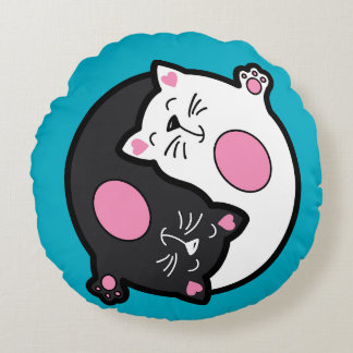 Yin Yang Sleeping Cats In Black And White  Rundes Kissen