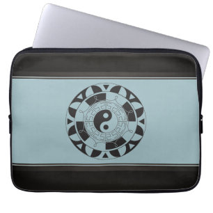 Yin Yang Symbol auf Blau Laptopschutzhülle