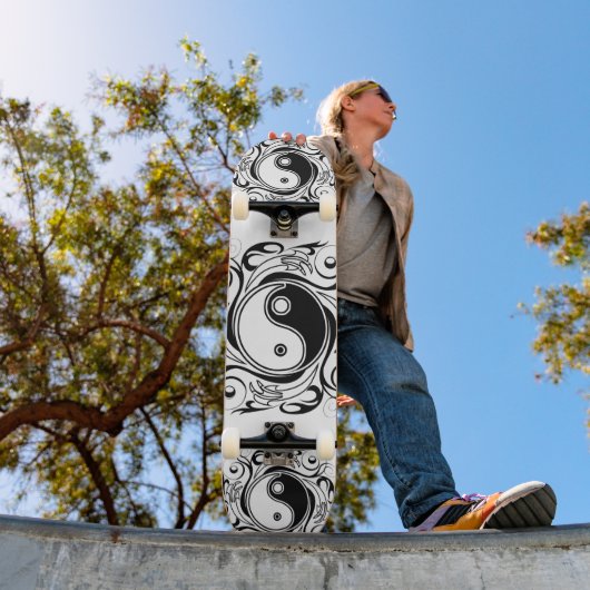 Yin & Yang Symbol Black and White Tattoo Style Skateboard (Außenbereich 1)