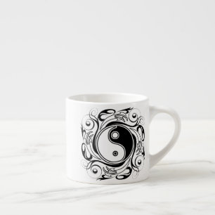 Yin & Yang-Symbol Schwarz-Weiß-Tätowierstil Espressotasse