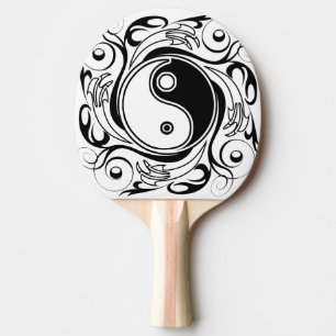 Yin & Yang Symbol Schwarz-Weiß-Tätowierungsstil Tischtennis Schläger