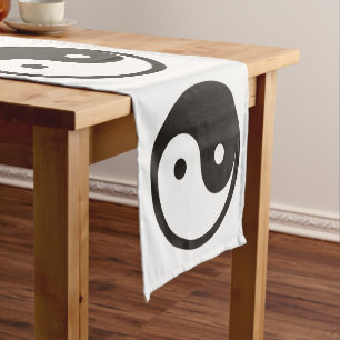 Yin Yang Symbol - solide Tätowierung Kurzer Tischläufer