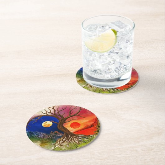 Yin Yang Tree Landschaft Runder Pappuntersetzer (Vor Ort)