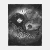 Yin Yang Tree Landschaft Schwarz-Weiß Fleecedecke (Vorderseite)