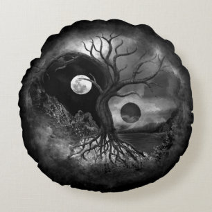 Yin Yang Tree Landschaft Schwarz-Weiß Rundes Kissen