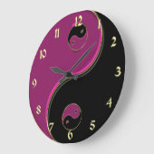 Yin Yang Uhr im Schwarzen und im Pink mit Gold (Winkel)