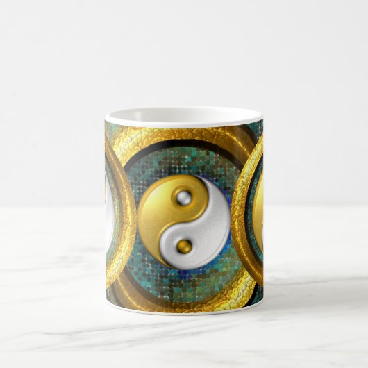 Yin-Yang und goldene Ringe in der Balance /Mug Kaffeetasse (Mittel)