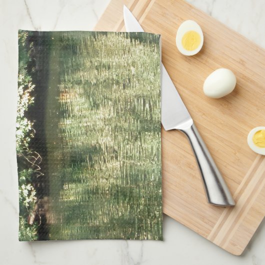 YinYang, Dunkle und leichte Bäume, reflektiert im Handtuch (Viertel Falte)