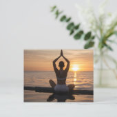 Yoga am Strand Postkarte (Stehend Vorderseite)