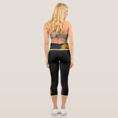Yoga-Ameisen mit Gelbfärbung Capri Leggings (Rückseite)
