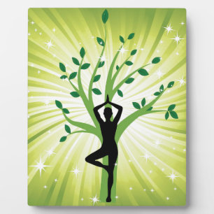 Yoga auf Grün mit Baum Fotoplatte