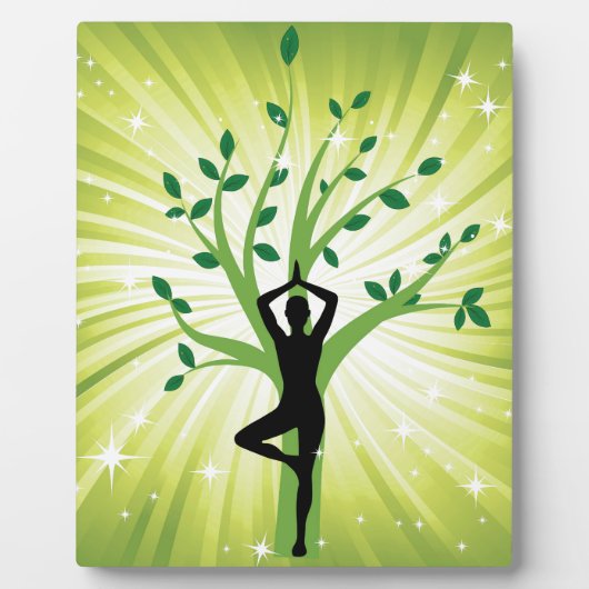 Yoga auf Grün mit Baum Fotoplatte (Vorderseite)