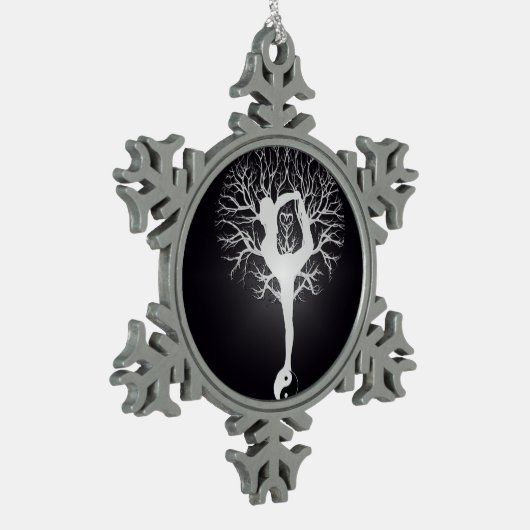 Yoga-Baum in Schwarzweiss Schneeflocken Zinn-Ornament (Links)