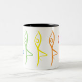 Yoga-Baum-Pose-Tasse Zweifarbige Tasse (Mittel)
