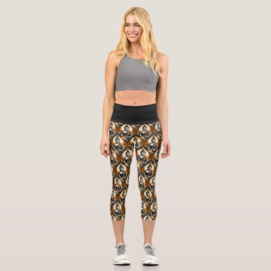 Yoga Buddha in Orange und Schwarz Capri Leggings (Vorderseite)