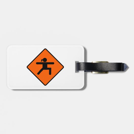 Yoga Crossing Sign Warrior Pose Strichmännchen Gepäckanhänger (Rückseite horizontal)