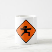 Yoga Crossing Sign Warrior Pose Strichmännchen Kaffeetasse (Mittel)
