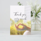 Yoga Dankeschön Kartenfokus auf die Fingermedikati Dankeskarte (Stehend Vorderseite)