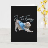 Yoga Downward Dog - Seien Sie das Energieangebot Karte (Gelbe Blume)