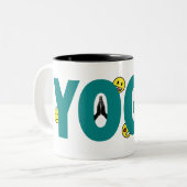 Yoga-Emoji-Tasse Zweifarbige Tasse (Vorderseite Links)