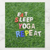 Yoga essen Schlaf Golf wiederholen auf grünem Gras Weinetikett (Einzelnes Label)
