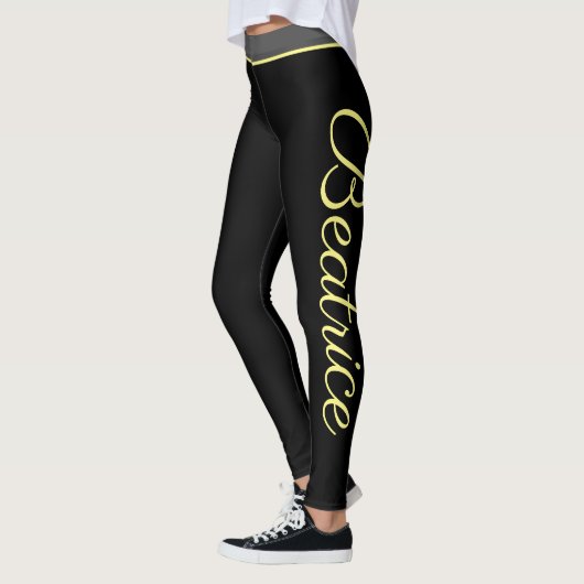 Yoga-Fitness mit personalisierter gelber Schrift u Leggings (Links)