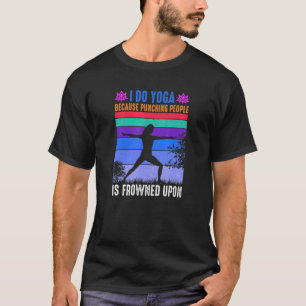 Yoga, ich mache Yoga, weil das Punching von Mensch T-Shirt