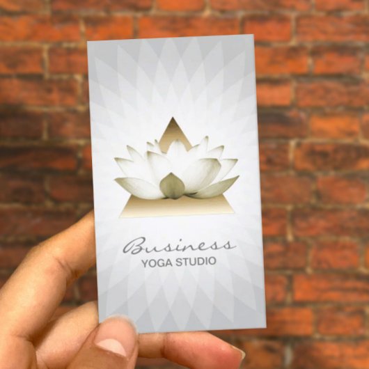 Yoga Instructor Gold Lotus Logo Modern Geometrisch Visitenkarte