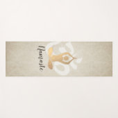 Yoga Instructor Gold Meditation Pose Om Symbol Yogamatte (Vorderseite (Horizontal))