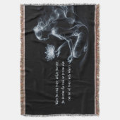 Yoga Instructor Lotus Medizin Pose Glühen Nebel Decke (Vorderseite Vertikal)