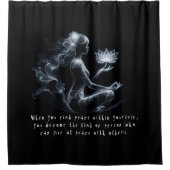 Yoga Instructor Lotus Medizin Pose Glühen Nebel Duschvorhang (Vorderseite)