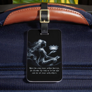 Yoga Instructor Lotus Medizin Pose Glühen Nebel Gepäckanhänger