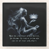 Yoga Instructor Lotus Medizin Pose Glühen Nebel Glasuntersetzer (Vorderseite)