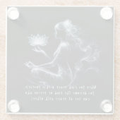 Yoga Instructor Lotus Medizin Pose Glühen Nebel Glasuntersetzer (Rückseite)