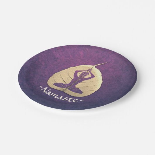 YOGA Instructor Meditation Pose Bodhi Leaf Cut Art Pappteller (Schrägansicht)