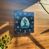 YOGA Instructor Meditation Pose Bodhi Leaf Cut Art Quadratische Wanduhr
