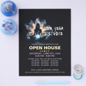 Yoga Instructor Meditation Pose Glühen Mist Lotus Flyer (Einzeln)